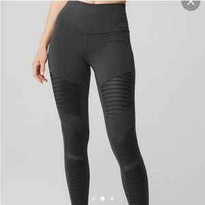alo yoga moto leggings